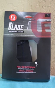 G-Form Pro-S Blade Slip-In Fußball Schienbeinschoner klein weiß/schwarz NOB SIEHE PIX - Bild 1 von 13