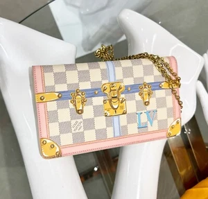 Bandolera de hombro Louis Vuitton baúles de verano bolsillo Damier azul WOC - Imagen 1 de 9
