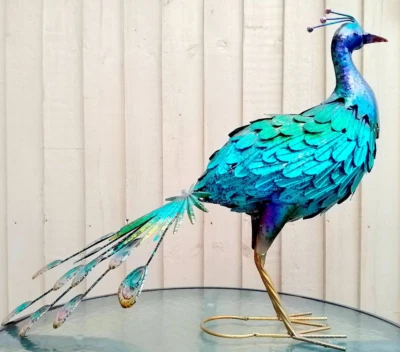 LARGE VIBRANT PEACOCK STUNNING GARDEN ORNAMENT SCULPTURE - Image 1 of 4