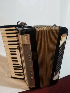 Vintage Hohner lucia lllp.. 96bass made in Germany - Picture 1 of 12