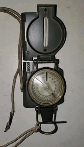 Vintage W W Il metal Military green compass And Leather Case - Picture 1 of 17