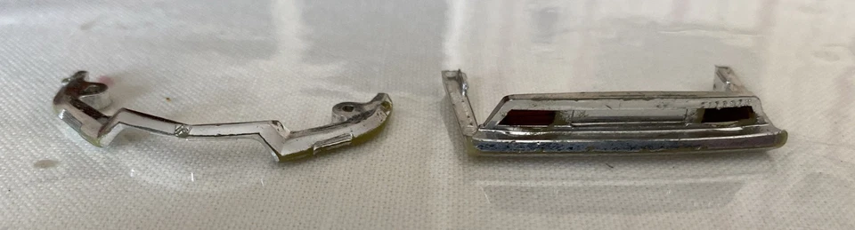 DINKY TOYS #1435 CITROEN DS PRESIDENTIELLE PARE CHOCS AVANT & ARRIÈRE SCALE 1/43 - Photo 1/4