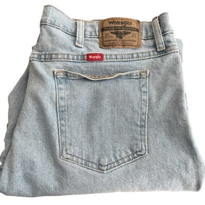 Wrangler Mens Light Wash Denim Jeans Size 40x32 Classic Fit Straight Leg - Picture 1 of 8