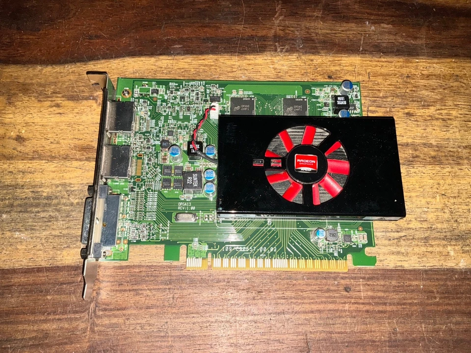 AMD Radeon R7 450 4GB Graphics Card 109-C90657-00 0FN46D - Image 1 of 3