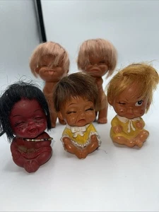 Vintage Moody Cutie Dolls 4" gomma vinilica, Taiwan, Hong Kong, set di 5 pouting - Foto 1 di 18