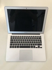 Apple MacBook Air 13,3 Zoll (128GB SSD, Intel Core i5 5. Gen., 1,6GHz, 4GB RAM) - Bild 1 von 7