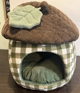 Acorn Autumn  18' pet house Cat Pet Bed or small dog - Picture 1 of 7