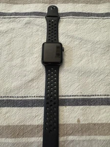 Apple Watch Series 3 Nike GPS 42mm Space Gray Aluminum (GPS + Cellular) - Photo 1 sur 5