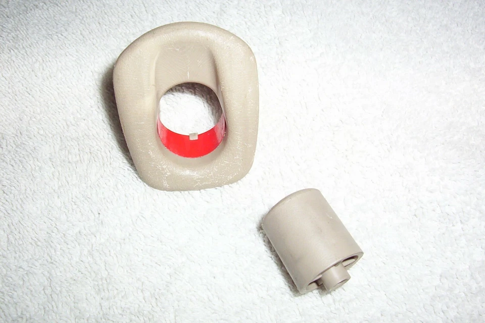 Prius Scion,IQ 2012 至 2015 年两个后座折叠解锁旋钮释放二手 — 第 1/1 张图片