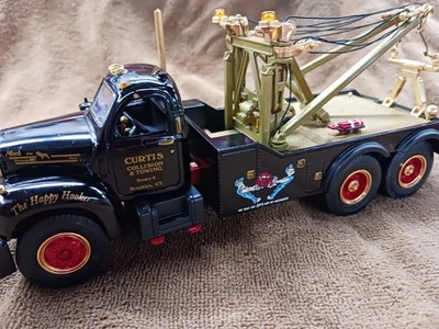 PROTOTYPE SAMPLE ONE ONLY CURTIS COLLISION TOW TRUCK B MACK WRECKER 1/34TH SCALE - Image 1 of 4