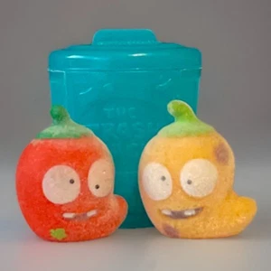 The Trash Pack Rot Hot Chili Flocked Figures & Teal Trash Can Series1 Lot Of 3 - Picture 1 of 10