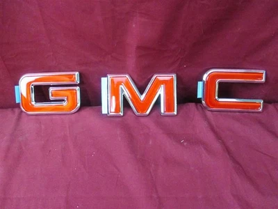 NOS OEM GMC Sierra C and K 1500, 2500, 3500 Pickup Tail Gate Emblems 1988 - 91 - Image 1 of 4
