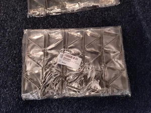 Picknicktischabdeckung Clips mit Beutel - nagelneu (30 Clips pro Tasche) - Bild 1 von 4