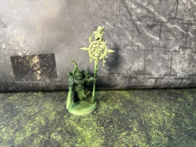 Warhammer 40K Death Guard Plague Marine Icon Bearer OOP Primed (#1545) - Image 1 of 4