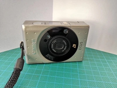 FUNCTIONAL Canon Ixus point and shoot APS film camera with fabric carry case - Image 1 of 4