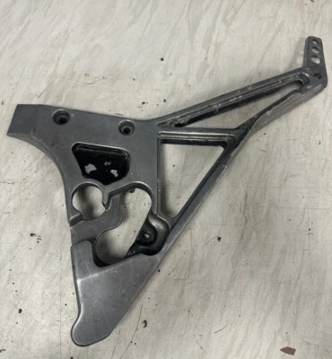 YAMAHA FJ1200 FJ 1200 3XW 3YA IZQUIERDA LH REPOSAPIÉS SOPORTE DE MONTAJE COLGANTE OEM Foto 1 de 4