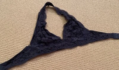Alfinetes e agulhas Urban Outfitters azul marinho renda halter bralette - Imagem 1 de 4