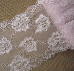 7.5" Wide Stretch Baby Pink Floral Lace with Silve Metallic on Edge y0260 - Picture 1 of 2