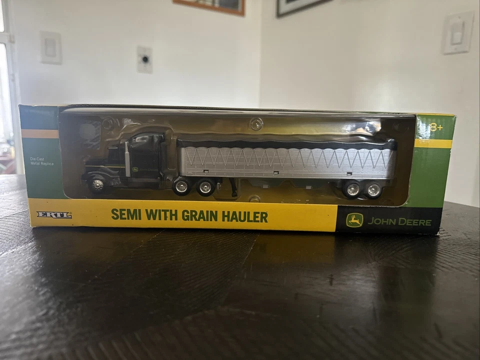 1/64 Scale John Deere Semi w/Grain Hauler - TBE15978 - Image 1 of 4
