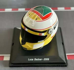 NEW 1:5 Casco Helmet F1 LUCA BADOER 2009 FERRARI SPARK +Magazine no Minichamps - Foto 1 di 3