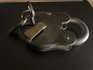 Collectible Vintage Iron PadLock in Working Order With 2 Keys - Picture 1 of 3