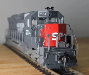 Kato 37-1714 HO gauge EMD SD45 Southern Pacific grey & red livery - Picture 1 of 16