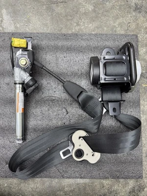 2023 2024 2025 2026  Honda CRV FRONT LEFT DRIVER SIDE SEAT BELT Retractor Black - Image 1 of 4