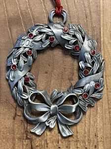 De colección Avon Peltre Fino Adorno de Navidad Rama de Olivo Corona con Arco 2005 - Imagen 1 de 5
