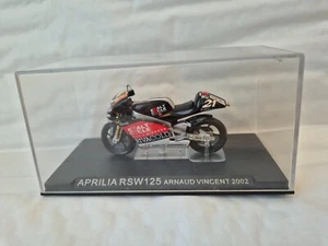 IXO 1/24 CLASSIC APRILIA RSW125 ARNAUD VINCENT 2002 MOTO GP BIKE MOTORCYCLE - Picture 1 of 3