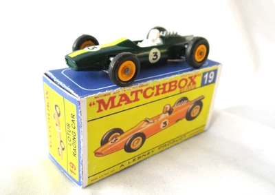 COCHE DE CARRERAS LOTUS MATCHBOX SERIE 1:75 VINTAGE Nº19d con una caja artesanal. Foto 1 de 4