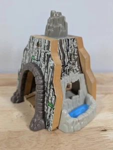 Thomas & seine Freunde WASSERFALLTUNNEL 99364 Holz mit Wasserfall Aktion - Bild 1 von 8