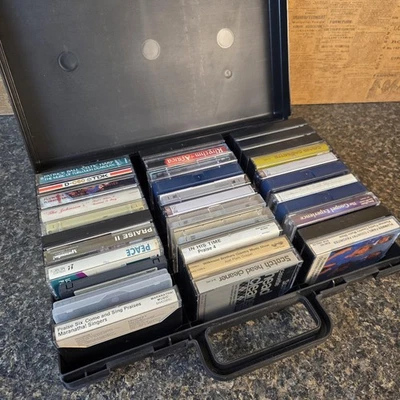 Lot 30+ Audio Cassette Tapes Christian Gospel Country Bluegrass Mix w/ Case Foto 1 de 4