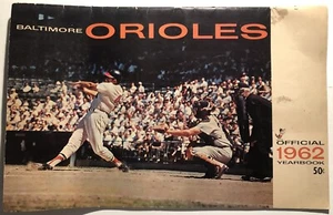 1962 BALTIMORE ORIOLES Official Yearbook BROOKS ROBINSON Charlie LAU Milt PAPPAS - Picture 1 of 8