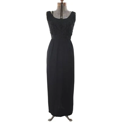 Vestido de noche vintage años 60 pequeño negro con cuentas de seda de gasa sin mangas | por Lee C Foto 1 de 4