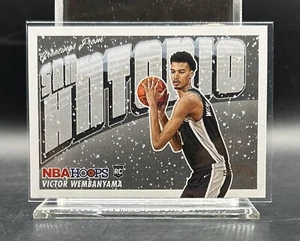 2023 NBA Hoops Rookie Greetings Winter #1 Victor Wembanyama RC San Antonio Spurs - Bild 1 von 2