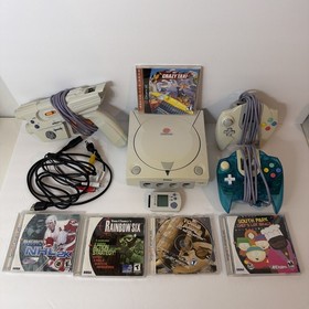 Sega Dreamcast Console Bundle- 2 Controllers and 5 games