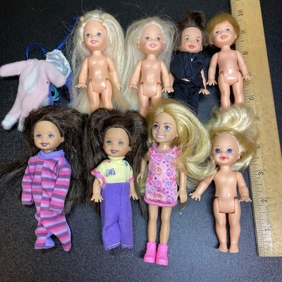 Lote de 8 bonecas Barbie’s Little Sister e criança com roupas Chelsea Kelly Tommy - Imagem 1 de 4