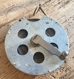 LUFKIN RULE CO. VINTAGE VIELFRASS METALL MASSBAND - GEBRAUCHT ABER FUNKTIONSFÄHIG - RUND - USA - Bild 1 von 4