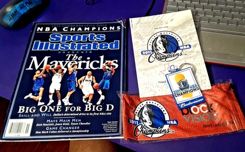 2011 DALLAS MAVERICKS NBA CHAMPIONS SPORTS ILLUSTRATED+MAGNET CASE /KEYCHAIN Cover