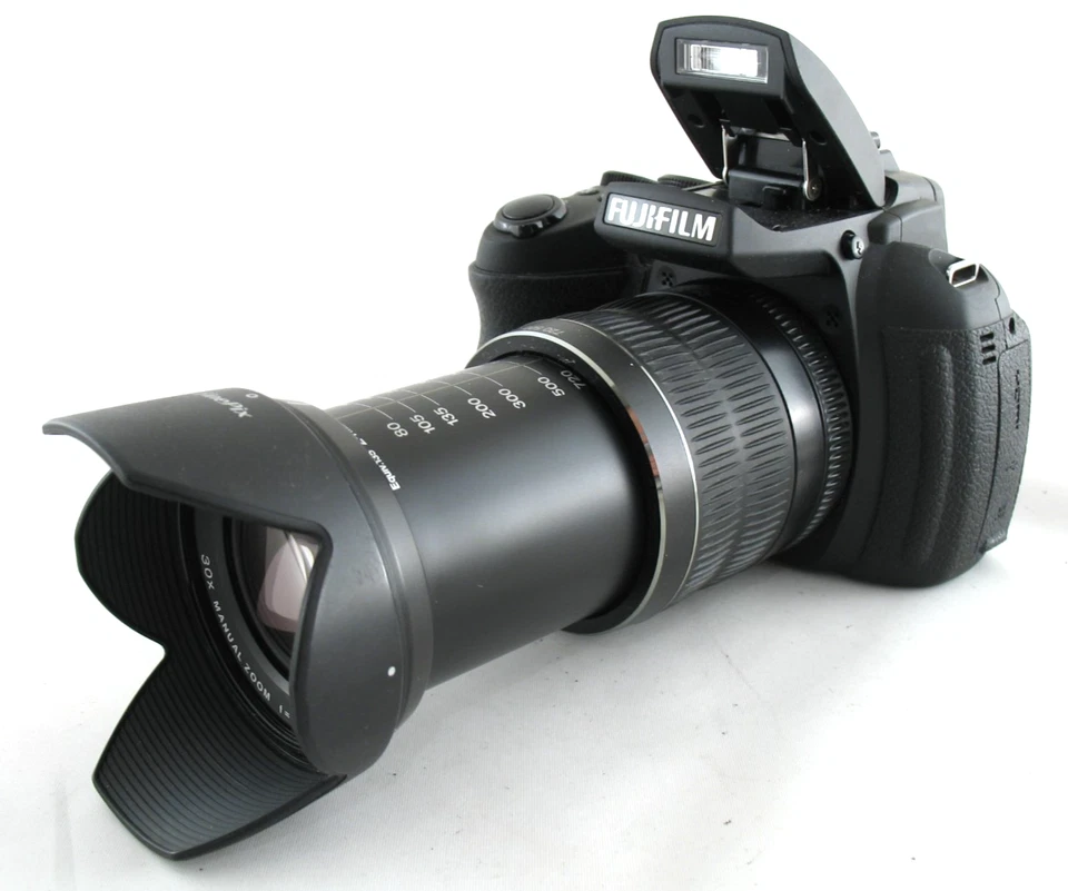 Fuji FinePix HS30EXR D-SLR style Bridge Camera 24-720mm 30x Zoom Lens +16GB - Image 1 of 4