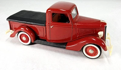 Solido 1/19 Scale Ford V8 Pick Up 1936 Diecast Model Truck Red - Image 1 of 4