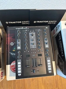 Native Instruments Z2 Controller 2 Kanal Mixer, mit OV - Bild 1 von 5