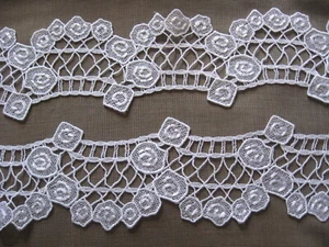 12 YDS SCALLOPED WHITE OPEN WORK RAYON VENISE LACE. - Picture 1 of 1
