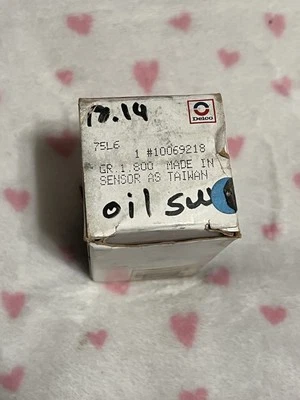 Interruptor de presión de aceite de motor GM ACDelco 10069218 original nuevo de stock camioneta Chevrolet años 80’s Foto 1 de 4