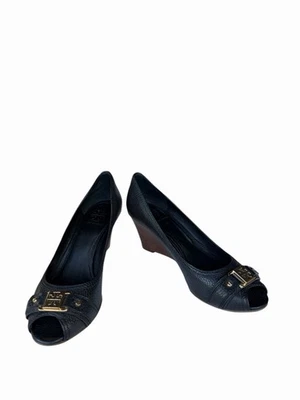 Zapatos de cuña Tory Burch Natalya de cuero granulado negro punta abierta logotipo dorado talla 9 Foto 1 de 4