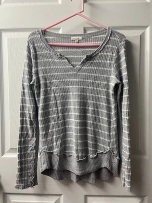 Red Camel Top Womens Medium Gray White Striped Distressed Knit Long Sleeve VNeck - Image 1 of 4