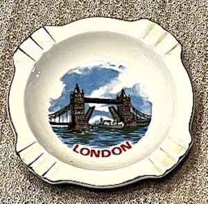 LONDON, ENGLAND ~ Vintage Souvenir Ashtray - Picture 1 of 1