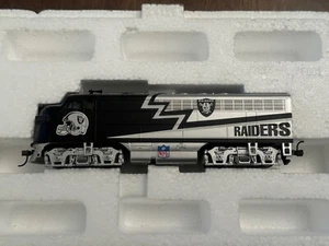 Bachmann Hawthorne Village HO Las Vegas Raiders NFL Locomotive - Picture 1 of 5