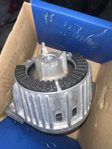 E class w212 engine mount a pair - Picture 1 of 2