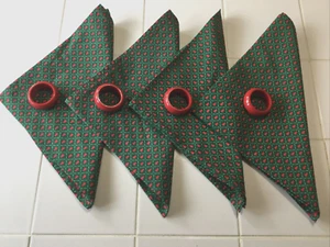 4 Cloth Christmas Napkins Green w/Tiny Trees + 4 Red Plastic Napkin Rings - Picture 1 of 8